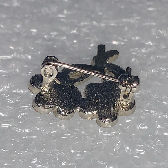 Beautiful & Dainty Rhinestone Floral Brooch Pin - Picture 15 of 16